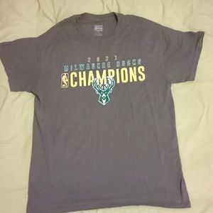 Item of the Game 2021 NBA Champions Milwaukee Bucks T Shirt (Size M)
